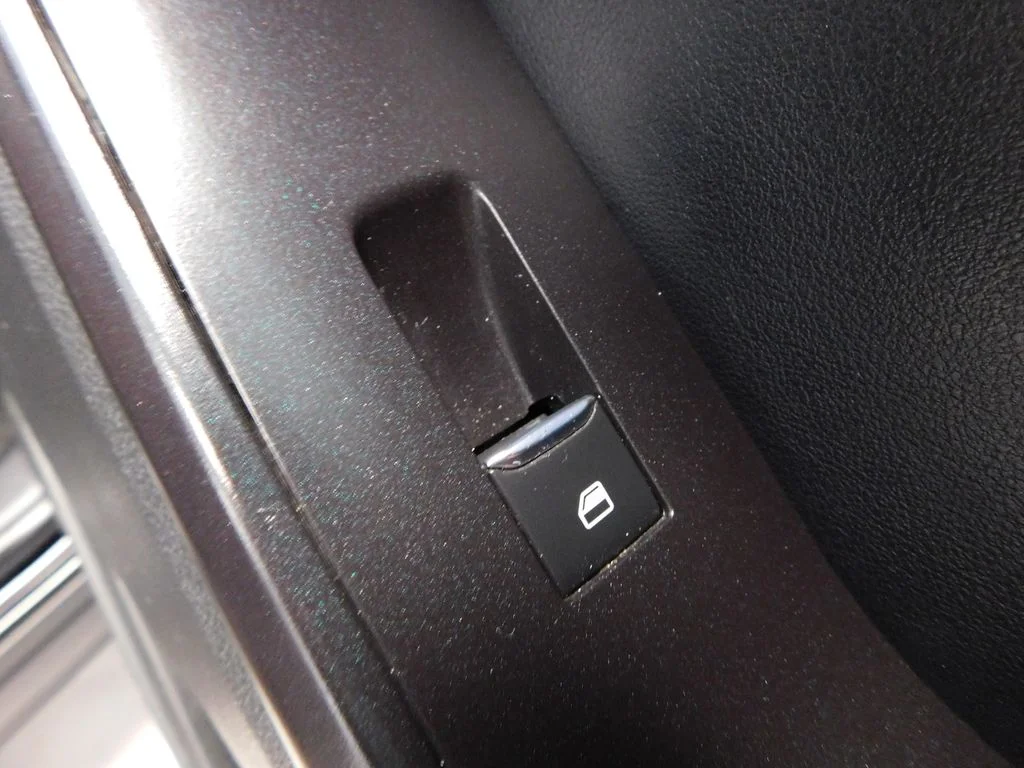 Used 2020 Agate Black Metallic Ford XLT image 47