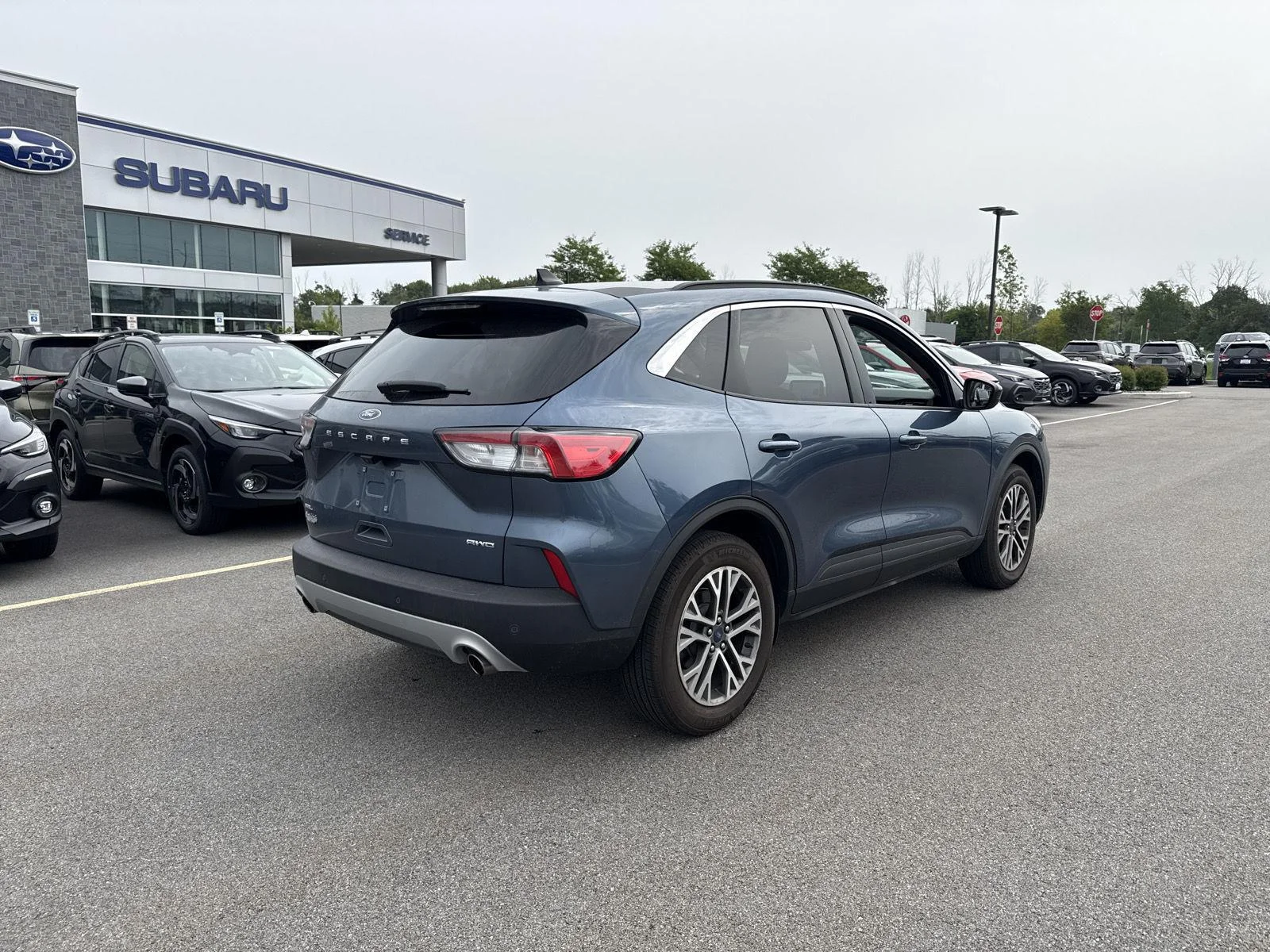 Used 2020 Blue Ford SEL image 4