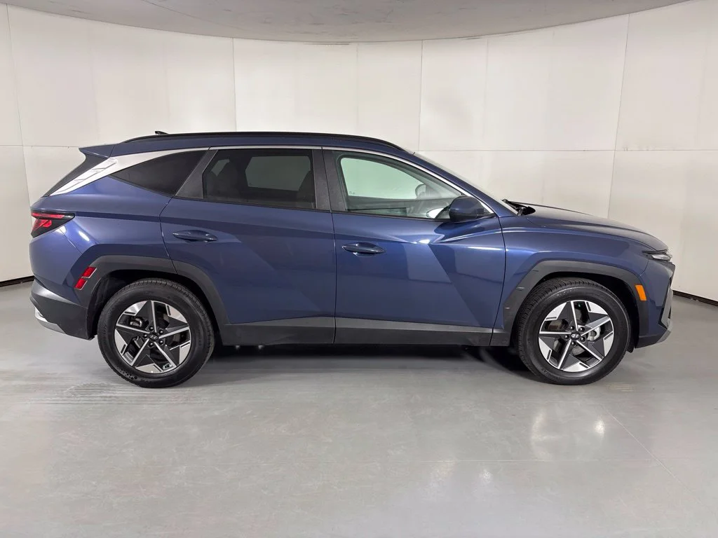 Used 2025 Blue Hyundai SEL image 9