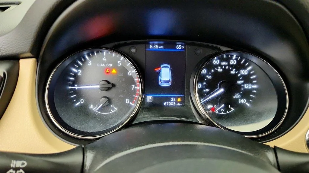 Used 2019 Pearl White Tricoat Nissan FWD SV image 14