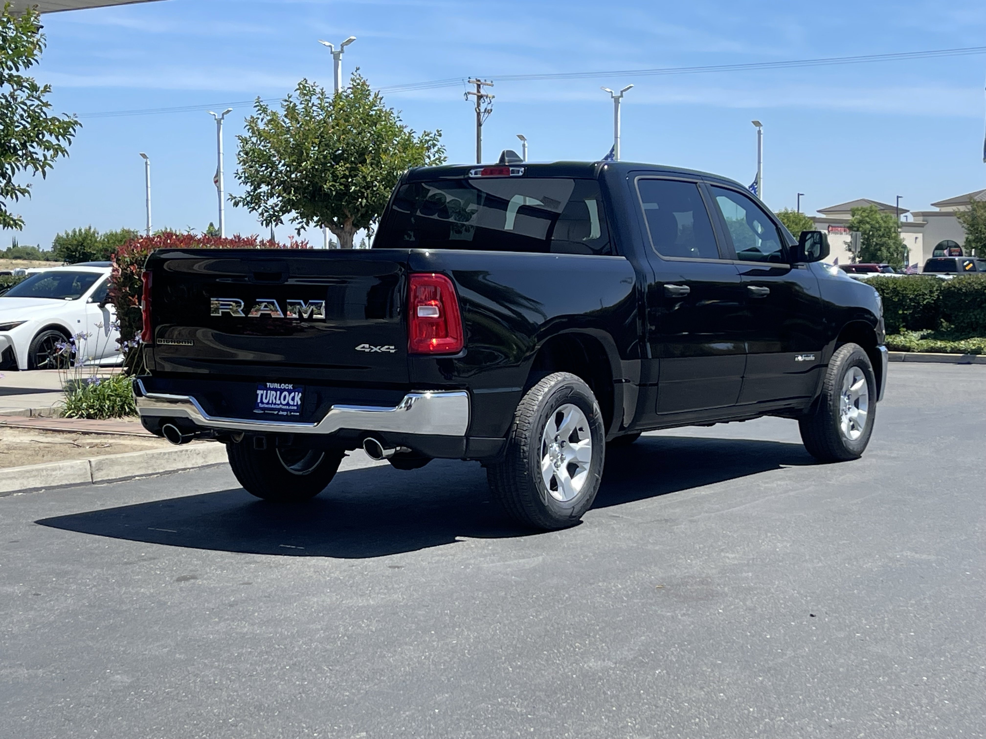 New 2026 Diamond Black Crystal Pearl-Coat Exterior Paint RAM Big Horn/Lone Star image 3
