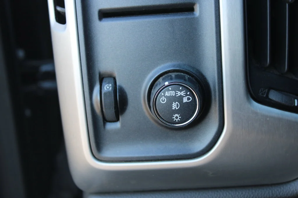 Used 2017 Black GMC SLT image 27