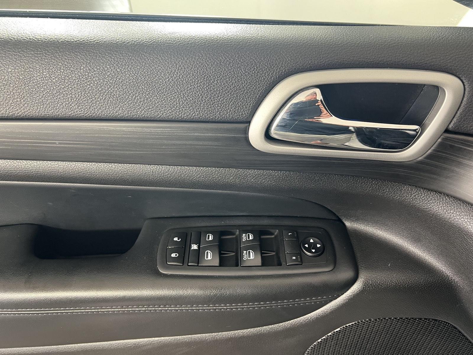 Used 2021 Bright White Clearcoat Jeep Laredo X image 13