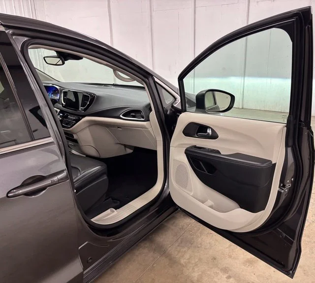 Used 2023 Gray Chrysler Touring L image 17