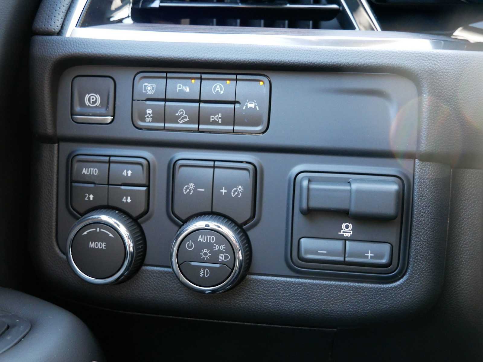 2026 Chevrolet Suburban Premier - Photo 22