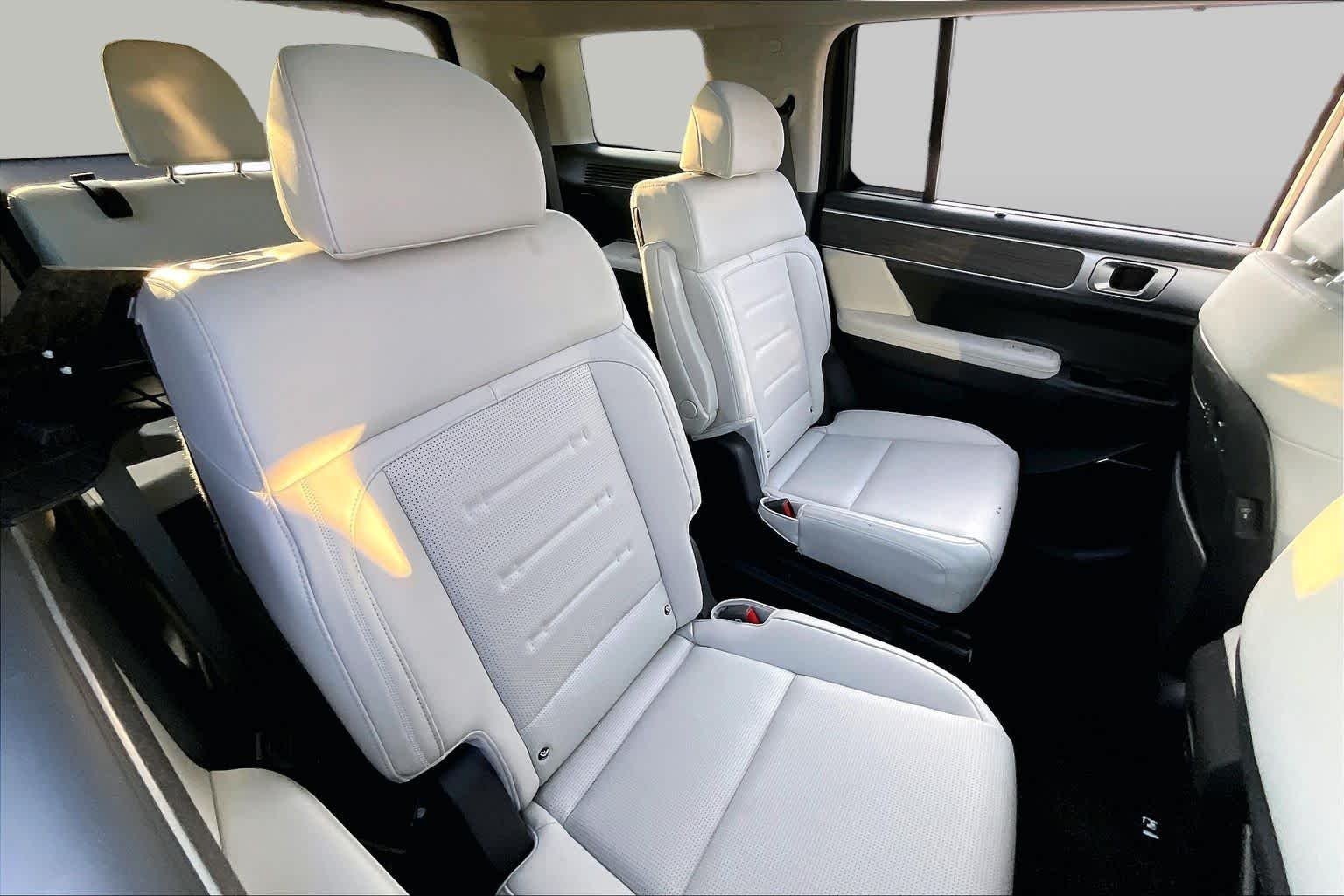 Used 2024 Shimmering Silver Hyundai Calligraphy image 18