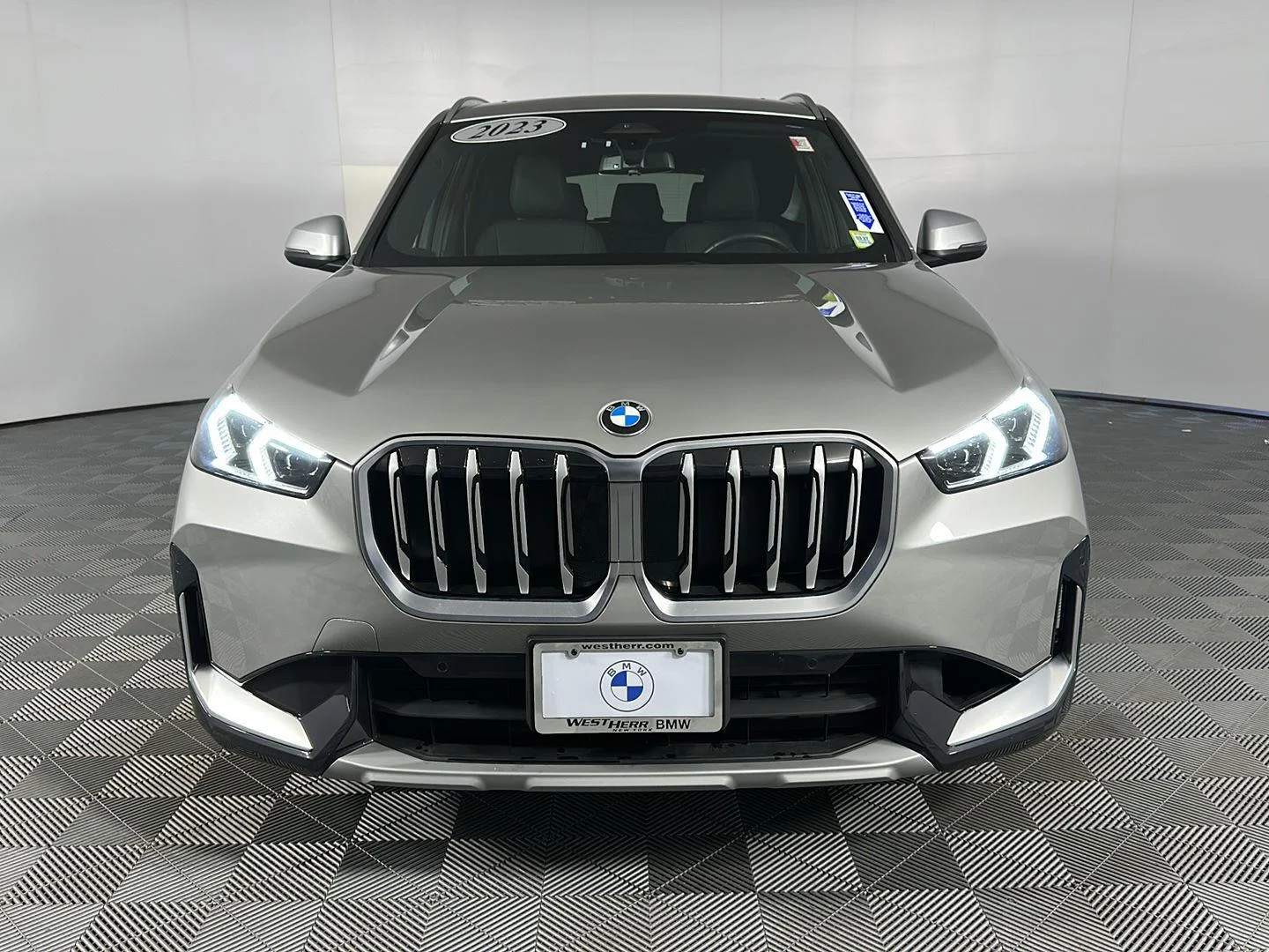 Used 2023 Space Silver Metallic BMW xDrive28i image 2