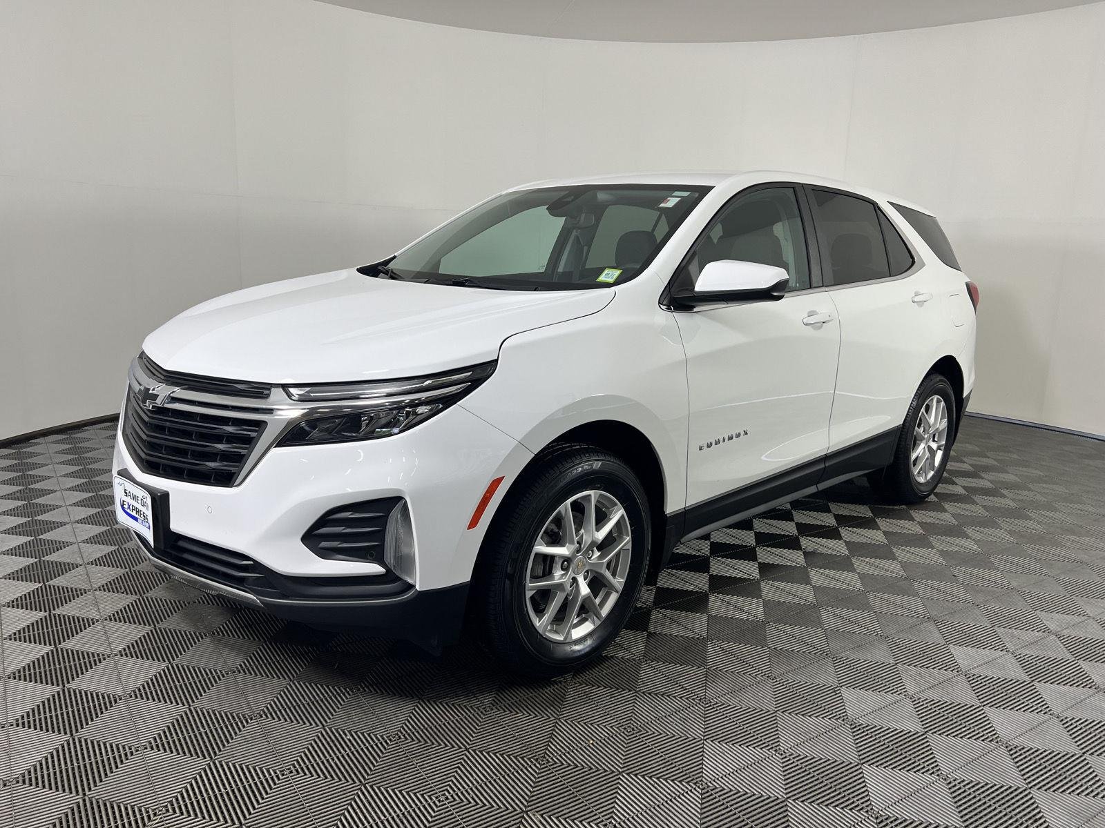 Used 2024 Summit White Chevrolet LT image 29