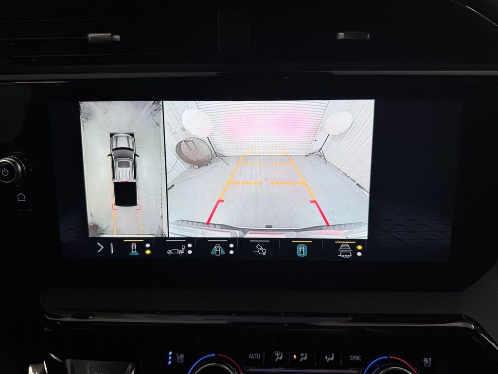 Used 2023 White GMC AT4 image 15
