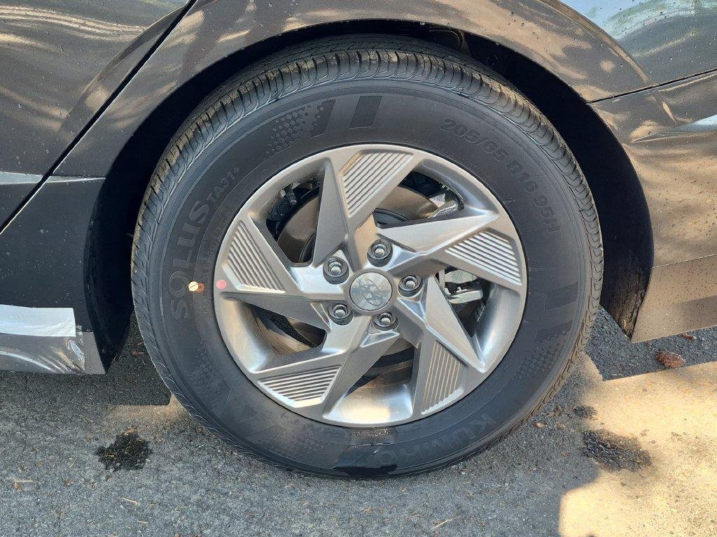 New 2026 Gray Hyundai SE image 11