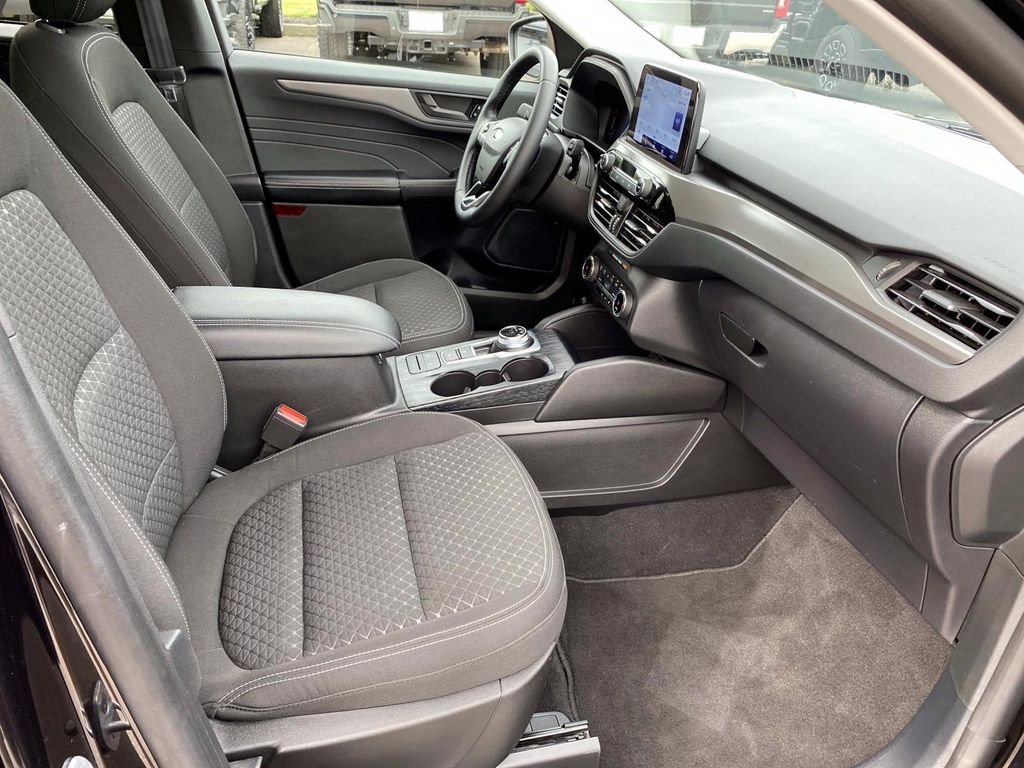 Used 2023 Black Ford Active image 25