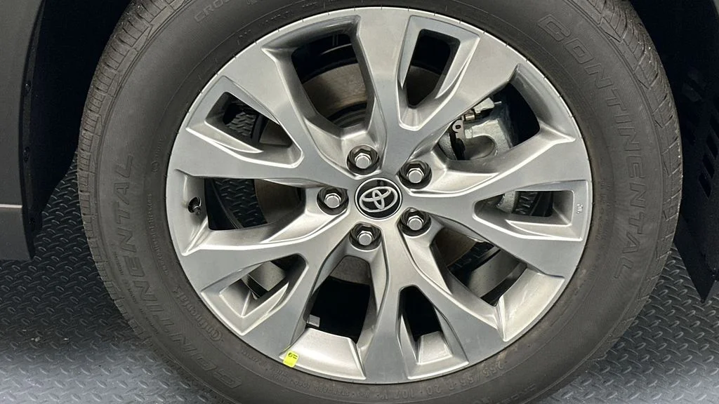 Used 2025  Toyota Limited image 22