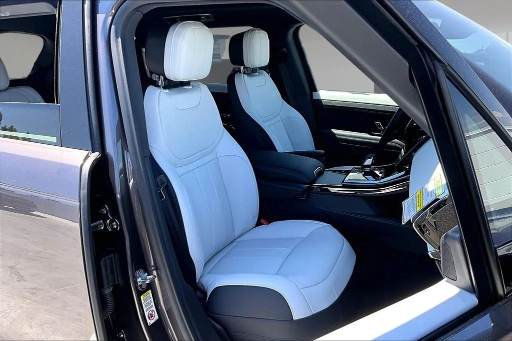 New 2026 Charente Grey LAND ROVER Dynamic SE image 11