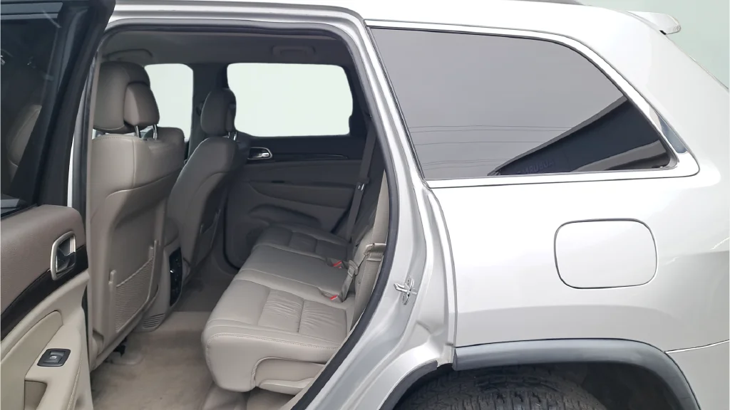 Used 2011 Silver Jeep Laredo image 12
