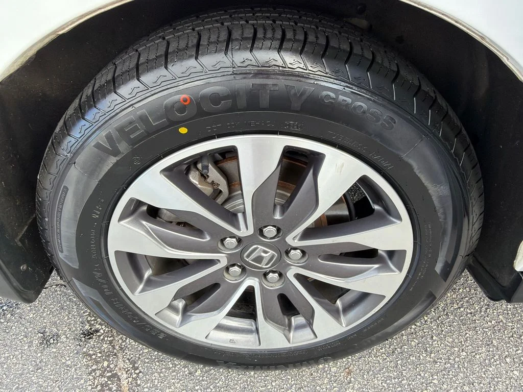 Used 2021 White Honda EX-L image 16