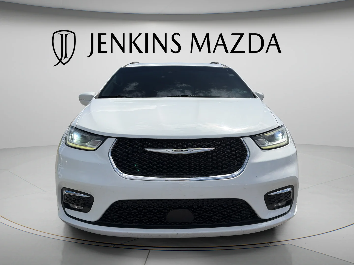 Used 2021 Bright White Clearcoat Chrysler Touring L image 2