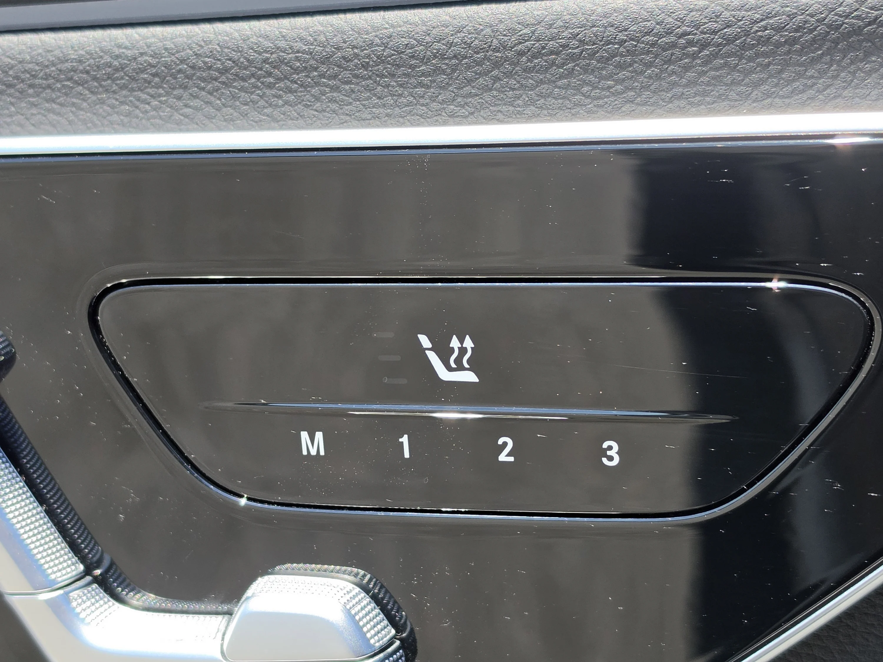 Used 2025 Obsidian Black Metallic Mercedes-Benz E 350 image 28