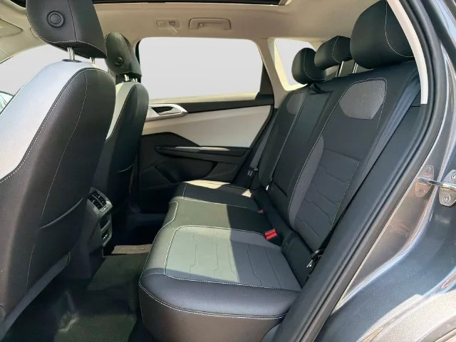 New 2026 Platinum Gray Metallic Volkswagen SE image 13
