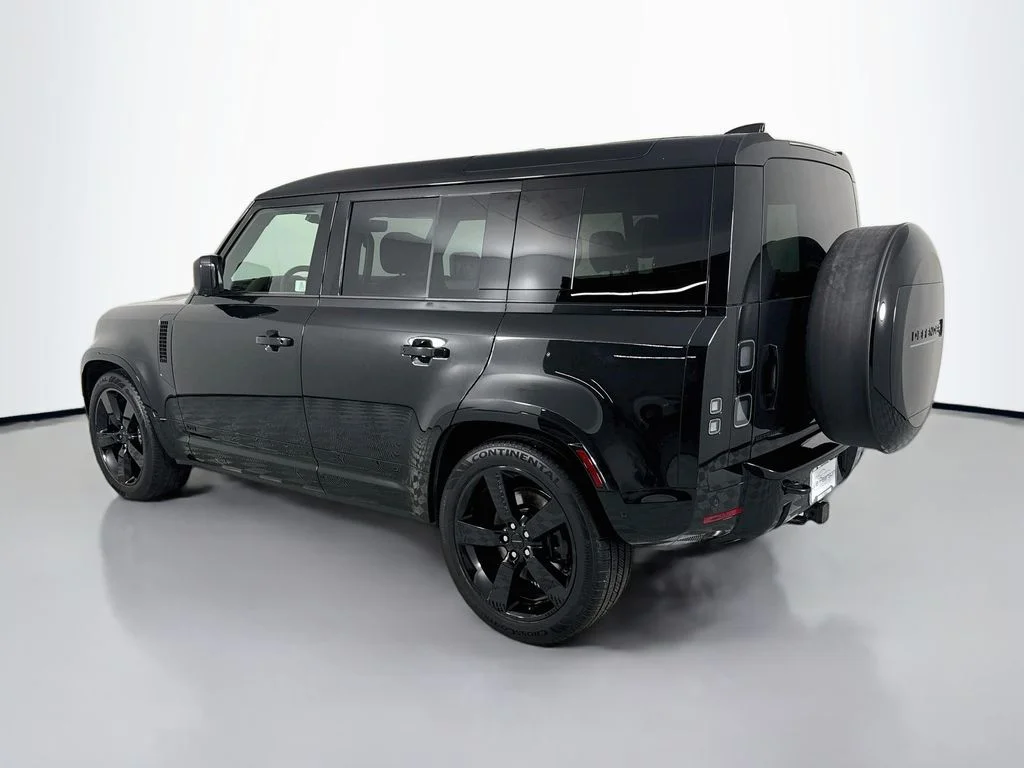 Certified Used 2026 Black Land Rover V8 image 3