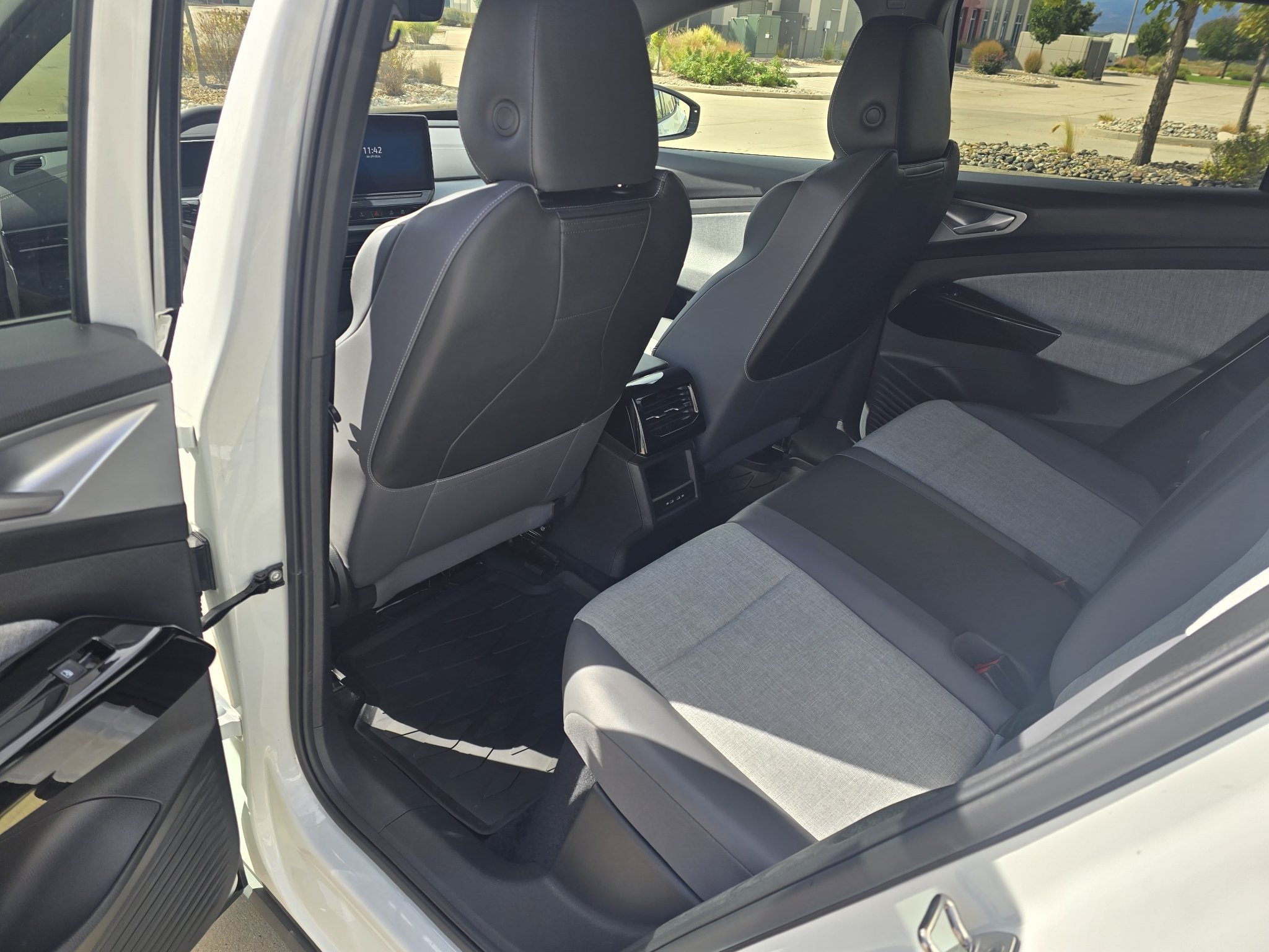 Used 2024 Pure White Volkswagen Standard image 14