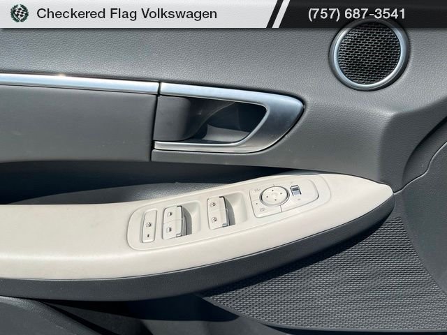 Used 2023 Hampton Gray Hyundai SEL image 13