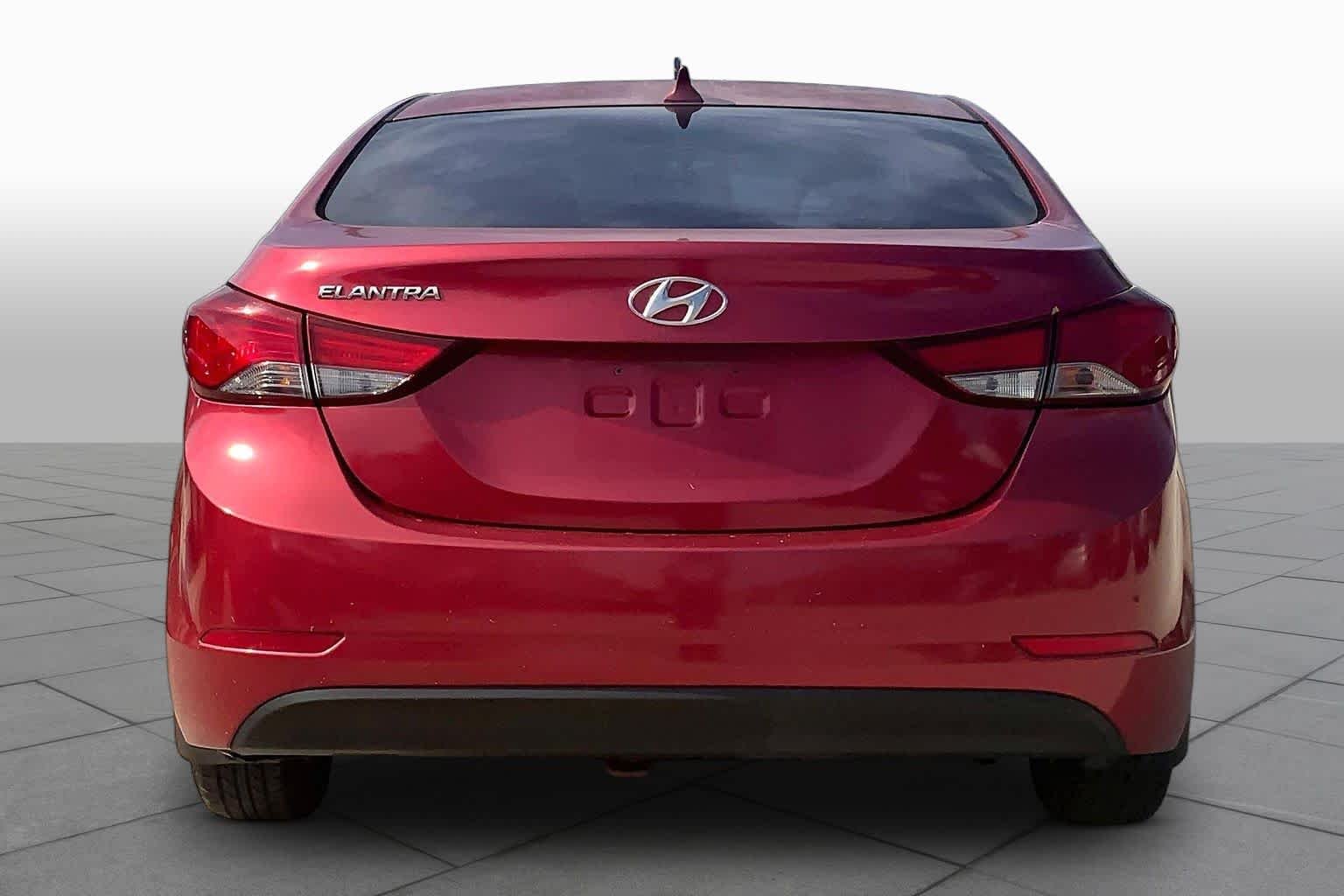Pre-Owned 2014 Hyundai Elantra SE