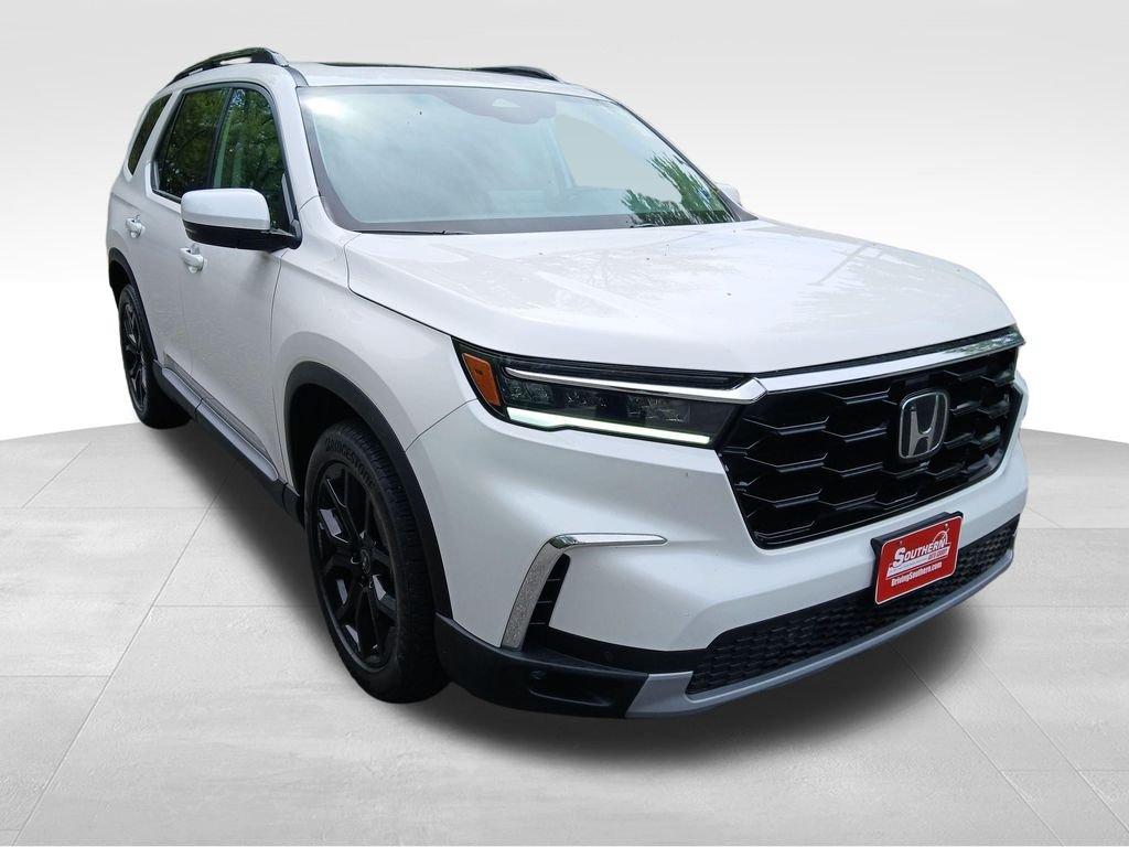 Used 2025 White Honda Touring image 15