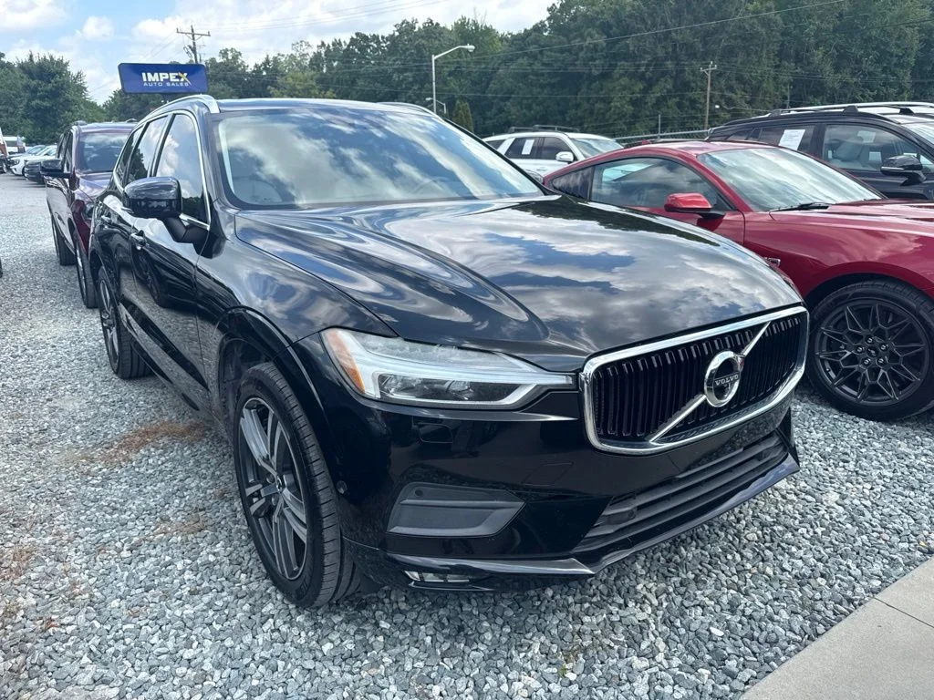 Used 2018 Black Volvo T6 Momentum image 2