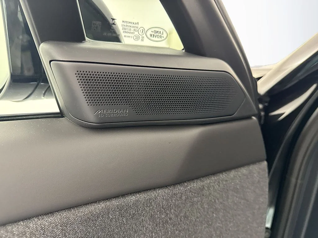 New 2026 Santorini Black Land Rover Dynamic SE image 19