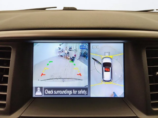 Used 2019 White Nissan SL image 17