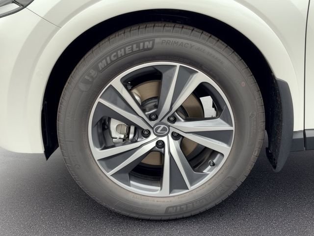 New 2026 Eminent White Pearl Lexus PREMIUM image 11