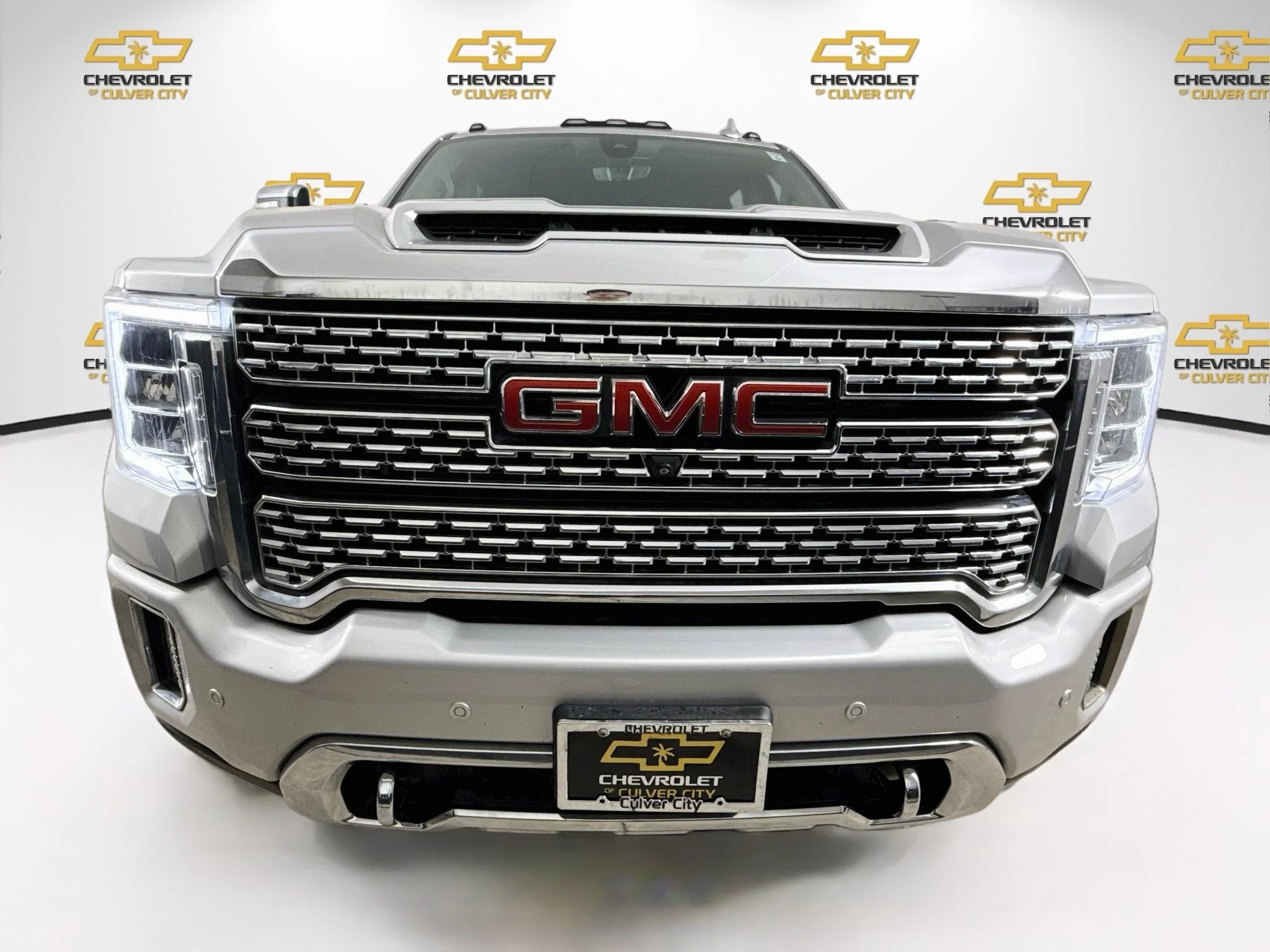 Used 2023 QUICKSILVER METALLIC GMC Denali image 2