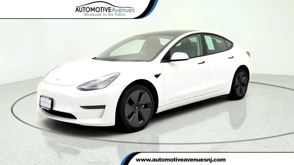 2021 Tesla Model 3 Standard Range Plus's photo