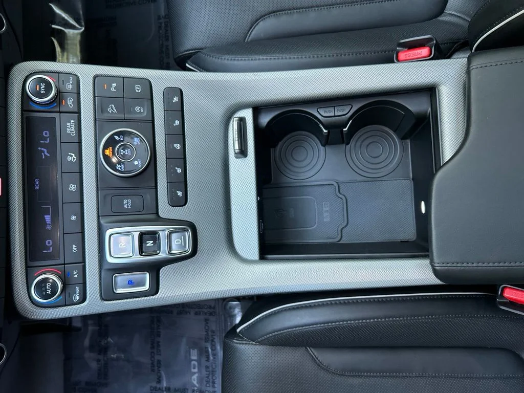 Used 2025 White Hyundai SEL Premium image 16