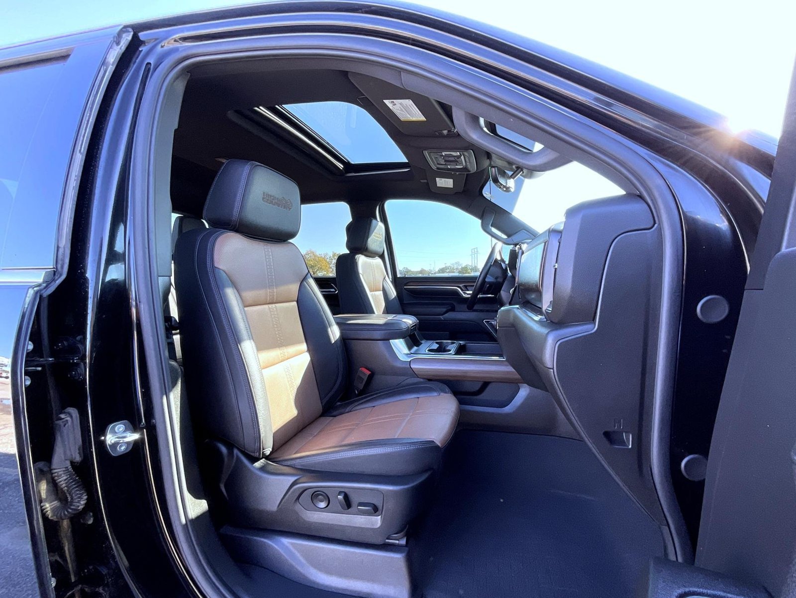 Used 2024 Black Chevrolet High Country image 15