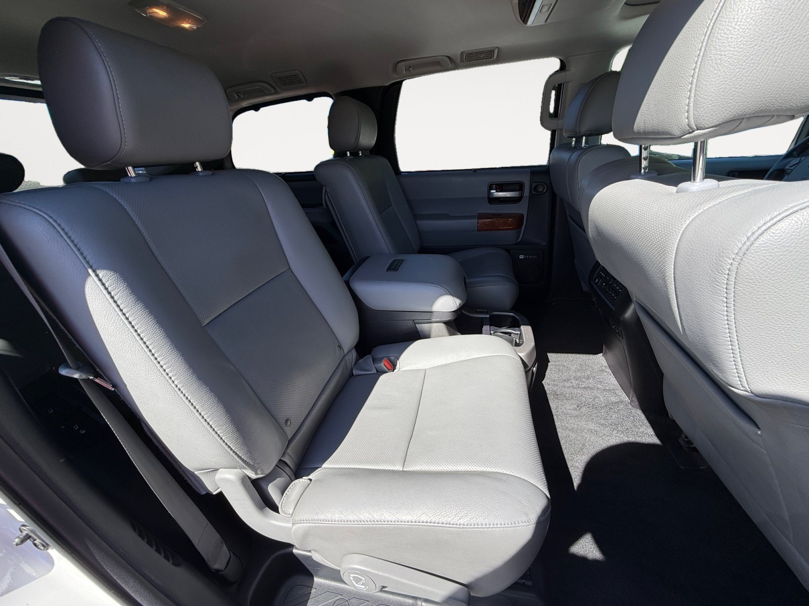 Used 2018 Blizzard Pearl Toyota Platinum image 18