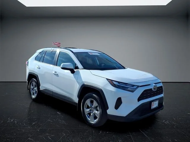2023 Toyota RAV4 XLE FWD's photo