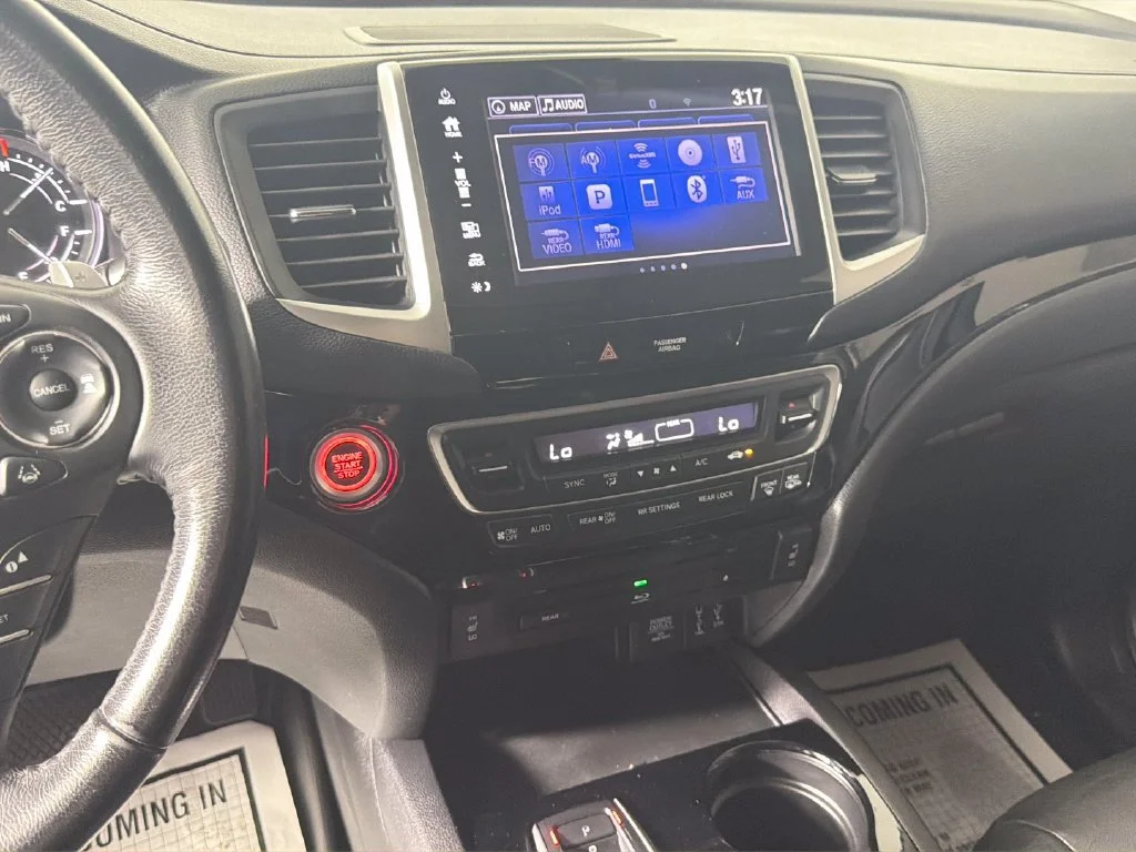 Used 2018 White Honda Touring image 23