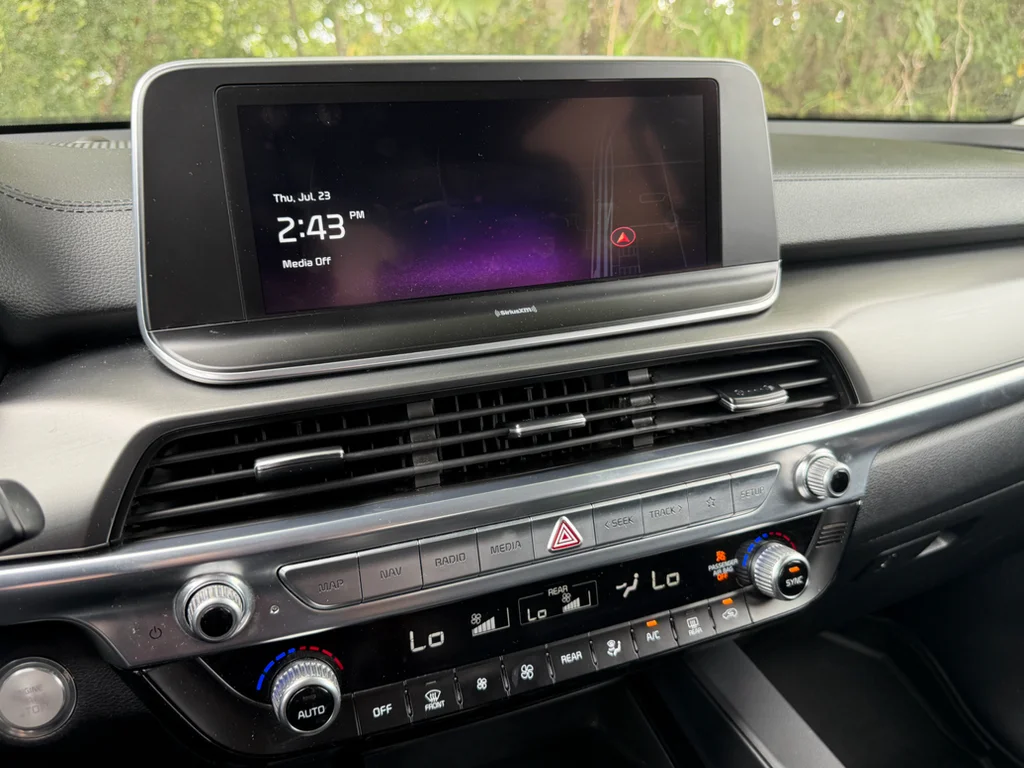 Used 2022 Glacial White Pearl Kia LX image 16