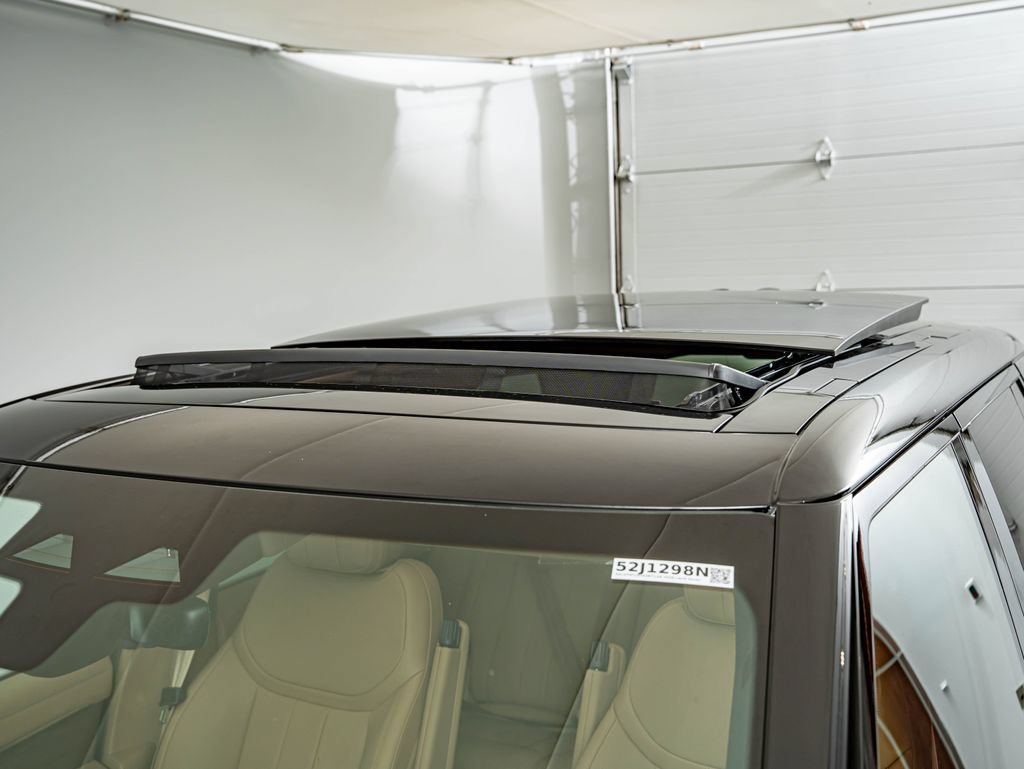New 2026 Santorini Black Land Rover SE image 17