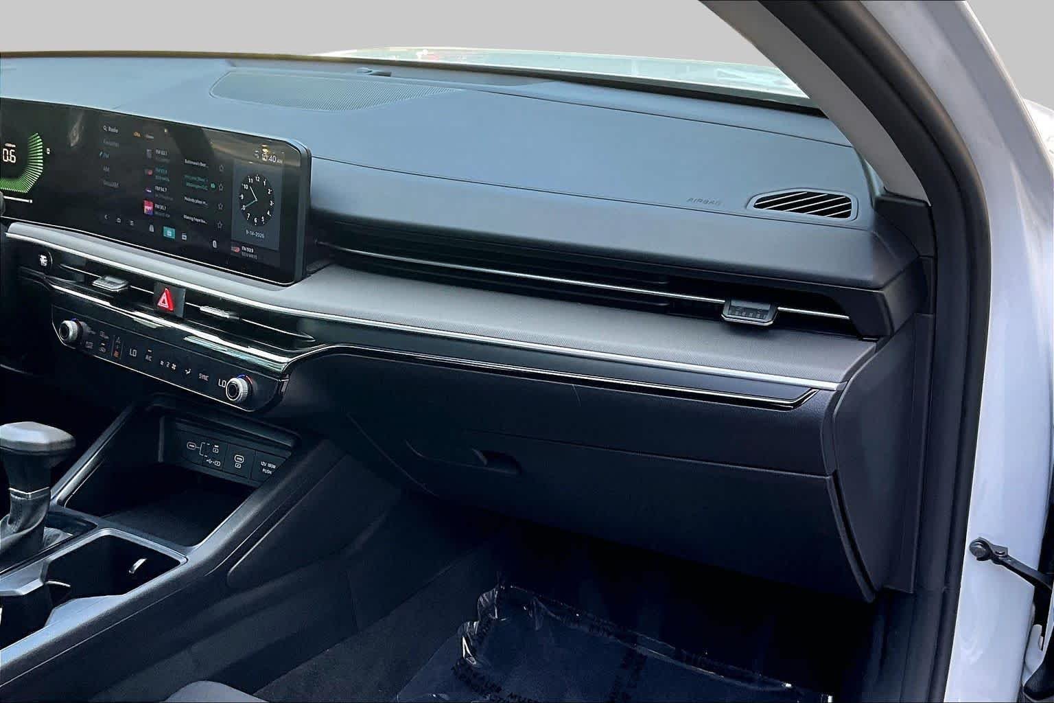 Used 2025 Snow White Pearl Kia LXS image 18