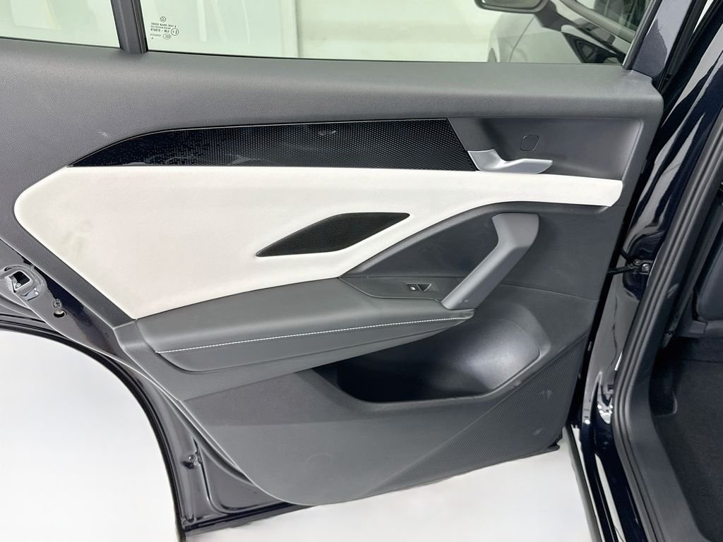 New 2026 Deep Black Pearl Volkswagen SE image 24