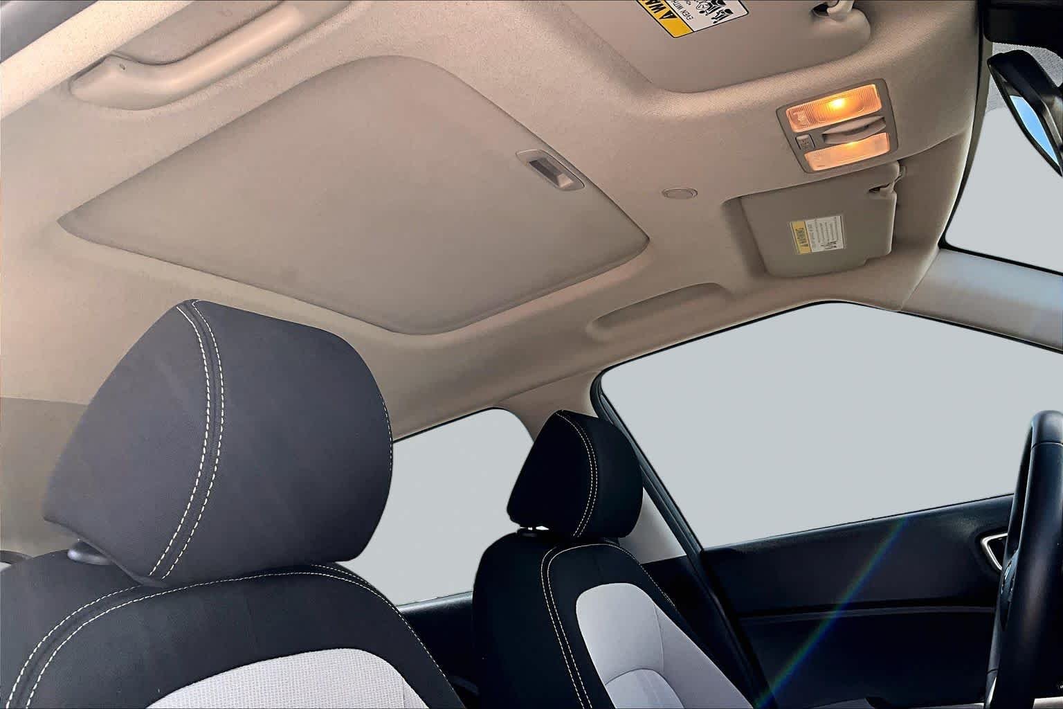 2025 Hyundai Venue SEL - Photo 14