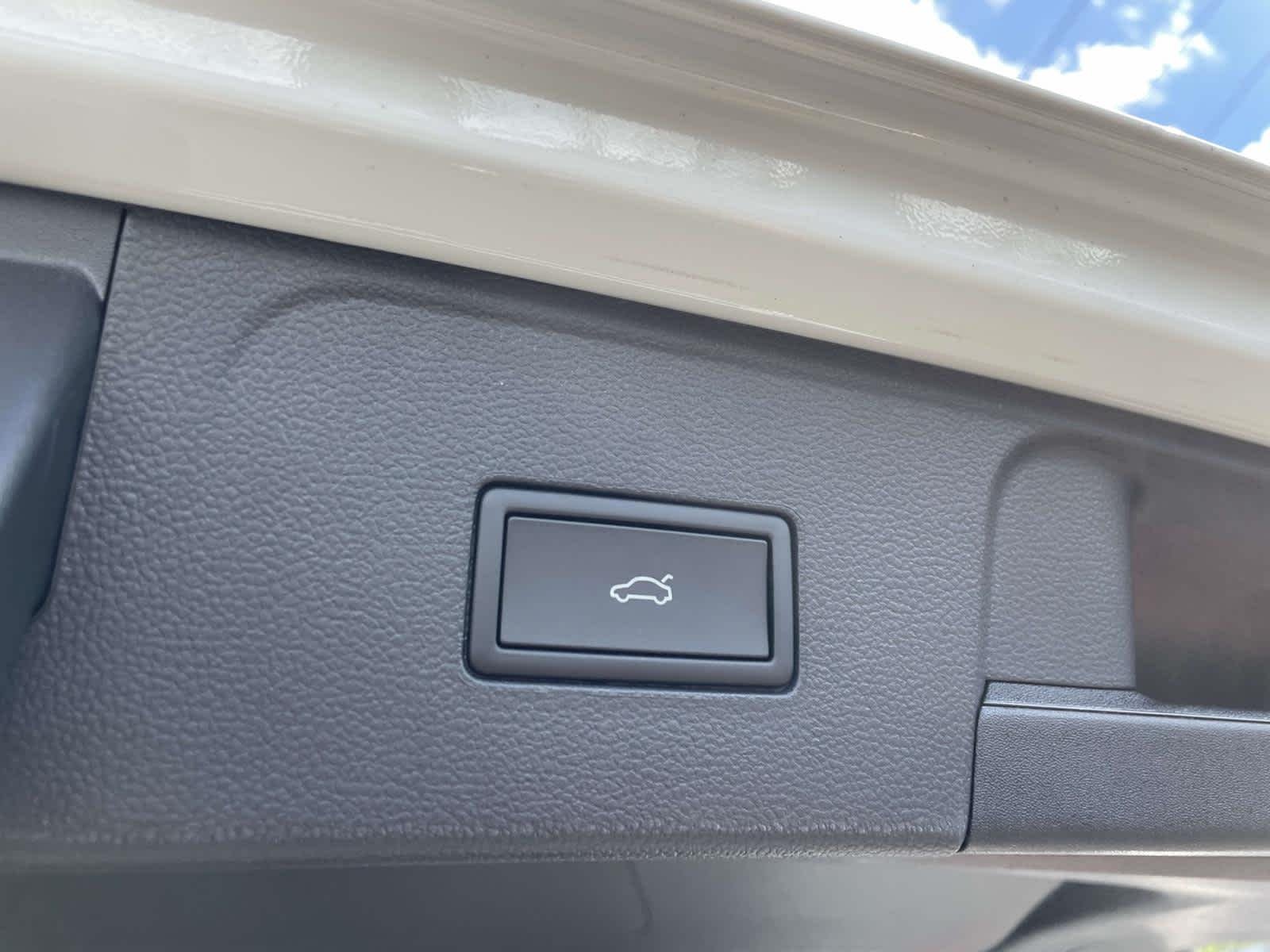 New 2026 Opal White Pearl Volkswagen 2.0T SEL image 19