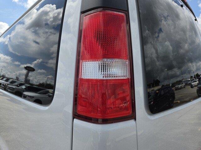 Used 2025 Summit White Chevrolet LT image 22