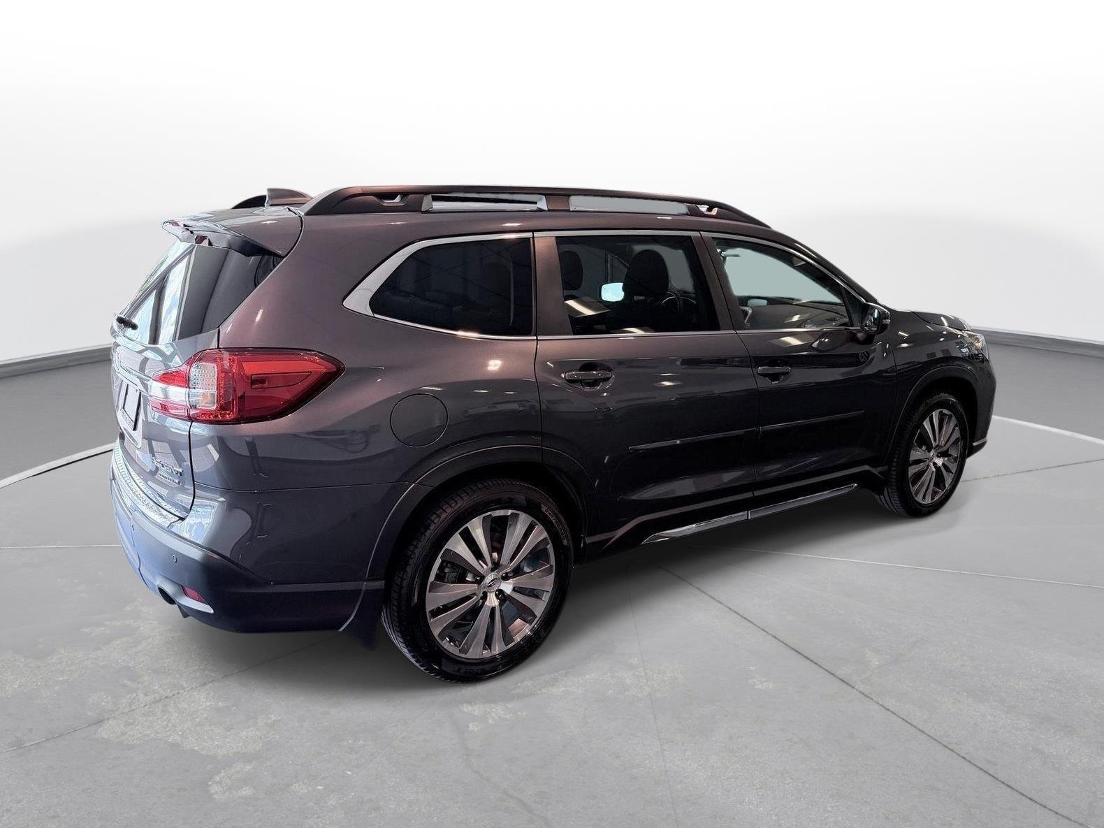 Used 2020 Magnetite Gray Metallic Subaru Limited image 11