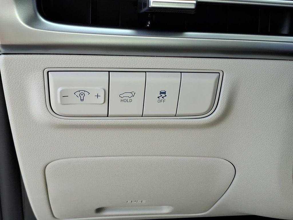 New 2026 White Hyundai SEL FWD image 16