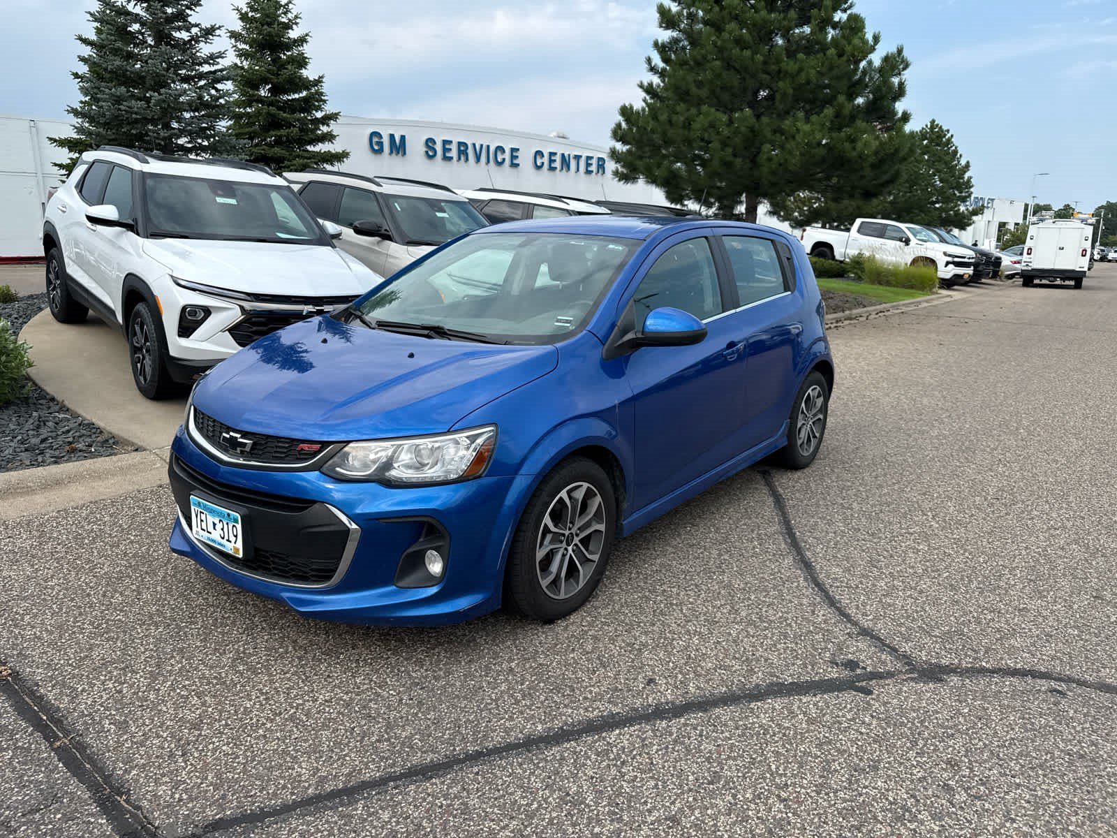 Used 2019 KINETIC BLUE METALLIC Chevrolet LT image 3