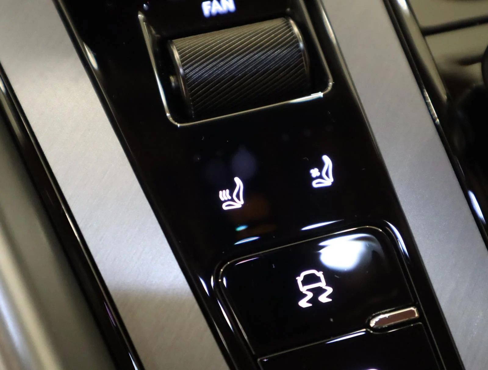 Used 2024 Zenith White Aston Martin Coupe image 31