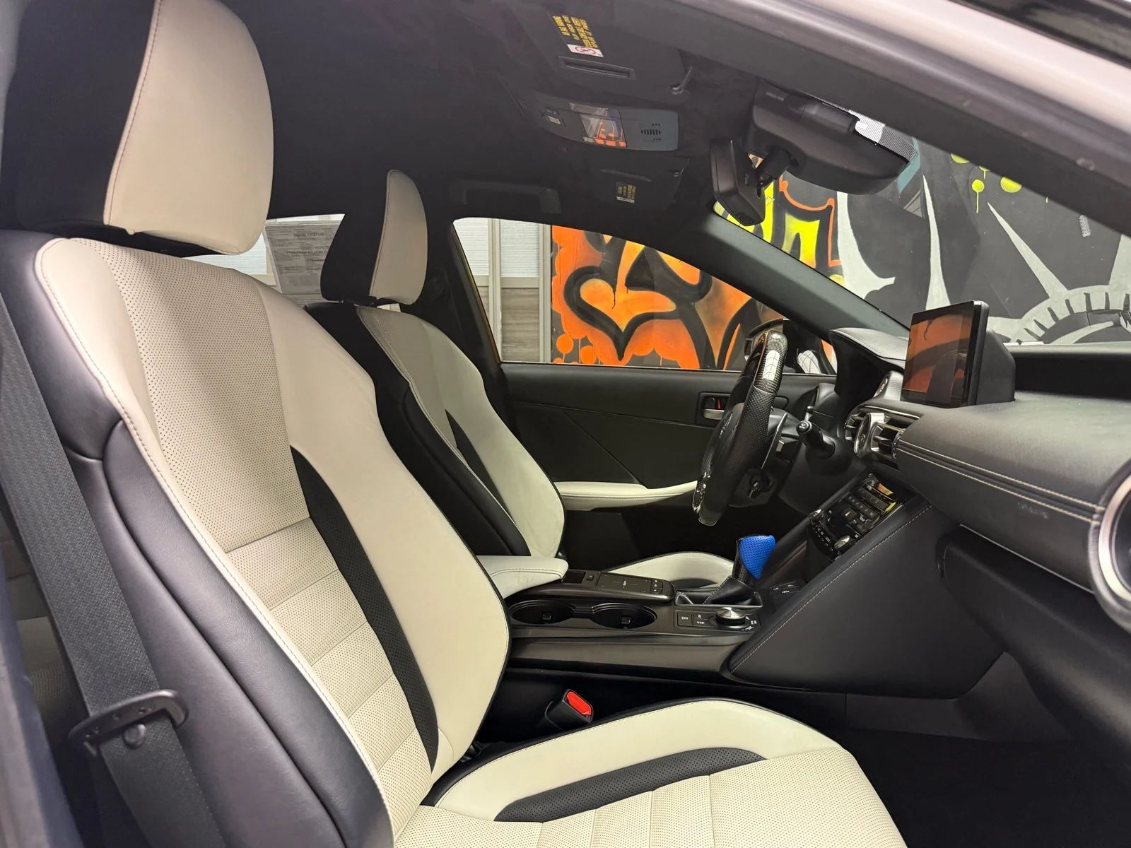 Used 2021 Ultra White (083) Lexus F SPORT image 28